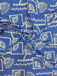 Tissu en coton doux bleu roi en gros avec broderie géométrique carrée blanche et motif cachemire pour vêtements de créateurs - Product Image 2
