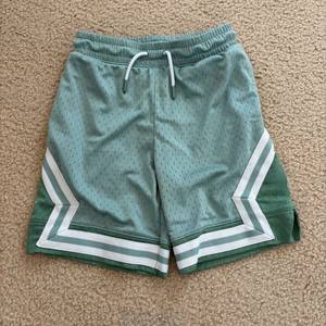 Shorts de basketball en coton à motif uni, design populaire, créez votre propre style, service OEM disponible – Meilleures ventes - Product Image 1