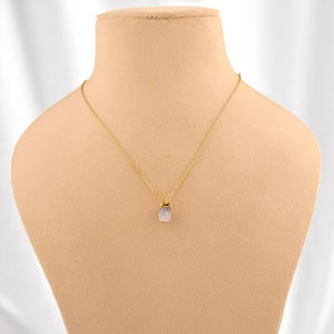 Collar con Colgante de Piedra Lunar Arcoíris de 8–10 mm, Piedra de Nacimiento |   Joyería de Piedras Preciosas Naturales con Cadena de 18 Pulgadas - Product Image 1