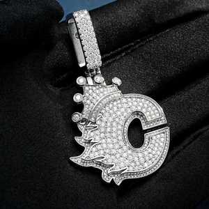 Colgante de Corona de Moissanita Personalizado Iced para Hombre, Joyería de Lujo Hip Hop Rapper, Dijes de Letra Inicial de Plata 925 Bañados en Oro - Product Image 4