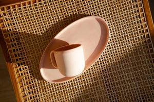 Mug à café en céramique au toucher doux avec glaçure rose blush, contour lisse, poignée ergonomique, conception de rétention de chaleur pour un usage quotidien - Product Image 4