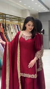Ensemble Salwar Kameez 2 Pièces Brodé Bordeaux pour Femme – Haut Long et Pantalon Coupe Ajustée Séchage Rapide Style Traditionnel - Product Image 2