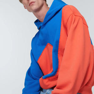 Sweat-shirt à capuche en coton épais avec construction multi-panneaux, capuche réglable et poche utilitaire avant - Product Image 5