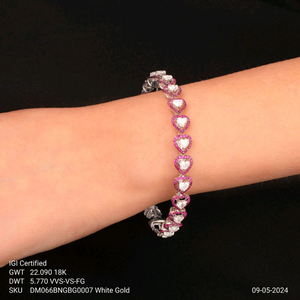กำไลข้อมือทองคำขาว 18k รูปหัวใจ ประดับเพชรเลี้ยงในห้องปฏิบัติการ พร้อมใบรับรอง IGI ประดับด้วยพลอยสีชมพูทรงรัศมี สร้อยข้อมือเทนนิส เครื่องประดับชั้นดี ของขวัญสำหรับผู้หญิง - Product Image 1