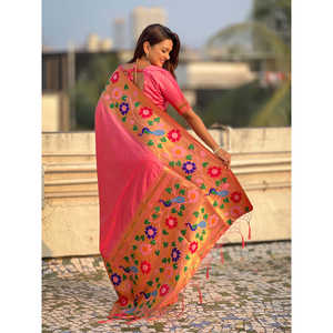 Sari Rosa Bebé Tejido con Zari y Borde Grande de Seda Paithani para Ropa India y Pakistaní - Product Image 4