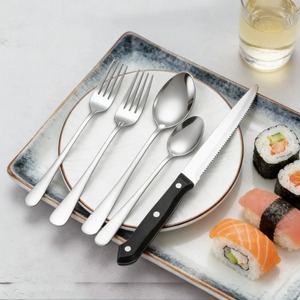 Fourchette à dîner classique en acier inoxydable, finition miroir, manche argenté, design élégant - Product Image 4