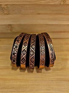 Oferta Especial: Brazalete Terapéutico de Cobre Pulido para Alivio del Dolor de Artritis, con Diseño Retorcido y Grabado para la Sanación y el Bienestar - Product Image 5