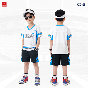 ชุดเสื้อกีฬาเด็ก JUST PLAY แขนสั้น สีขาว-น้ำเงิน โพลีเอสเตอร์ ระบายอากาศได้ดี กางเกงขาสั้นตาข่าย พิมพ์ลายแบบรีดร้อน สีตามสั่ง - Product Image 1