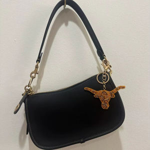 Amuleto de autobús de Nueva York bordado con cuentas hecho a mano, moderno, lindo, elegante, lujoso, novedoso, hermoso y personalizado de glowin fashion - Product Image 1