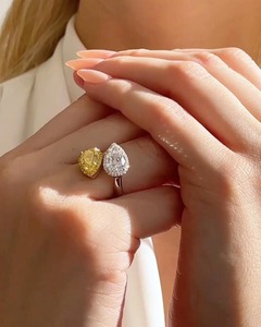 Bague de fiançailles et de mariage tendance pour femme, 4 carats, en or 14K, avec deux pierres fantaisie jaunes et blanches de forme poire, cultivées en laboratoire, certifiées IGI, style Toi et Moi - Product Image 6