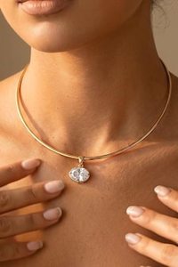 Collier manchette en diamant ovale de laboratoire 3 carats, certifié IGI E VS1, pendentif serti clos en or jaune 14 carats, collier ras-du-cou minimaliste en diamant - Product Image 3