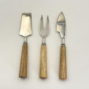 ชุดชีสสแตนเลสคุณภาพสูงพร้อมด้ามจับไม้และร่องในด้ามจับพร้อมแถบทองเหลืองสำหรับใช้ในบ้านและร้านอาหาร - Product Image 1