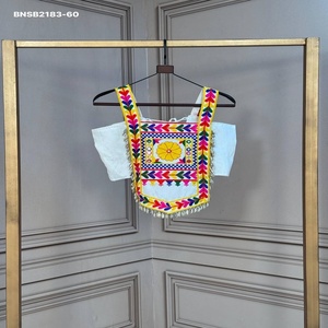 Blouse femme style corset en satin avec broderie Gamthi, ornements miroir et bordure en dentelle Kodi, idéale pour les festivals – Fournisseur de Surat - Product Image 1