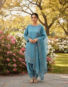 Tenue ethnique indienne en crêpe naturel pur avec broderie et travail de sequins, ensemble Plaza avec découpes et manches, dupatta Siroski Diamond - Product Image 4