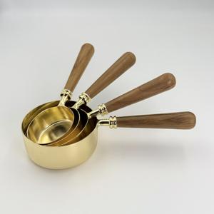 Tasses à mesurer en acier inoxydable doré de haute qualité pour la cuisine, avec manche en bois d'acacia, ensemble de cuillères, compatibles lave-vaisselle - Product Image 1