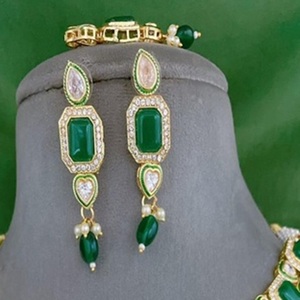 ชุดสร้อยคอทองคำชุบแบบคุนดัน ดีไซน์หรูหรา พร้อมต่างหูและติกก้า สำหรับผู้หญิง เครื่องประดับดีไซเนอร์สำหรับงานแต่งงาน - Product Image 2