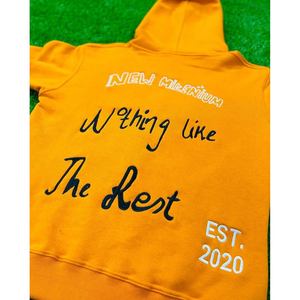 เสื้อฮู้ดปักลาย - เสื้อพูลโอเวอร์ผ้าฝ้ายฟลีซ 100% สำหรับผู้ชาย เป็นมิตรต่อสิ่งแวดล้อม - Product Image 3
