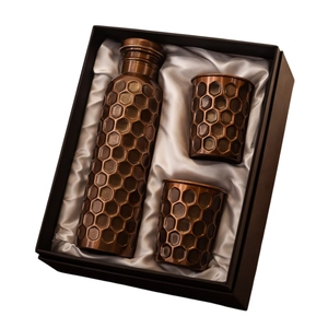 Ensemble cadeau de vaisselle en cuivre antique de luxe – Bouteille gravée 7 chakras et verres de géométrie sacrée dans un coffret cadeau noir haut de gamme - Product Image 3