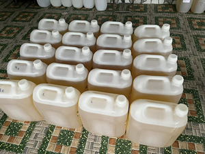 Huile de coco raffinée de haute qualité en vrac - Huile de coco inodore et incolore pour la fabrication de savon et les bases cosmétiques - Product Image 4