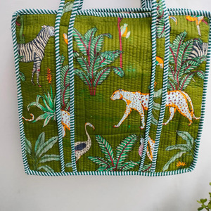 Sac fourre-tout matelassé en coton fait main avec motif imprimé en blocs « Jungle Safari », sac à bandoulière zippé en toile écologique pour femme - Product Image 5