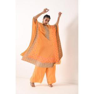 Ensemble Kaftan Sorbet Orange Brodé Main Entièrement Orné de Paillettes Géométriques Intéressantes sur le Devant et le Dos, Pantalon Large en Crêpe et Sous-vêtement en Coton - Product Image 5