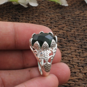 Bague Solitaire Classique Bohème Faite à la Main en Argent Sterling 925 avec Quartz Vert Taille Brillant Certifié Jaipur Unisexe - Product Image 4
