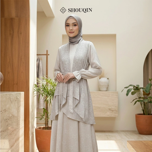 Vestido Gamis Musulmán para Mujer Shouqin Seina, Conjunto de Chaleco y Interior de Satén de Seda en Capas, Elegante Diseño Floral con Cintura Ajustable y Lazo, Apto para Wudhu - Product Image 1
