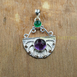 Collar con Colgante de Amatista Púrpura y Calcedonia Verde, Plata de Ley 925, Diseño Martillado Hecho a Mano - Product Image 2