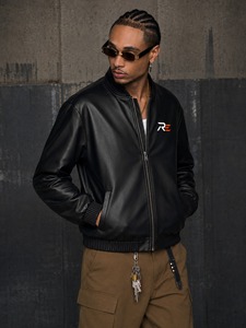 Chaqueta de cuero elegante con forro interior suave, costuras duraderas y ajuste regular cómodo para uso diario. Diseño de chaqueta de cuero. - Product Image 5