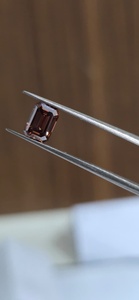 Diamant de laboratoire CVD de 1 carat, taille émeraude, couleur marron, pureté VS, certifié IGI, pour la fabrication de bijoux solitaires - Product Image 2