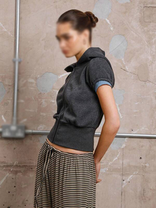 Sudaderas con capucha cortas de algodón y forro polar para mujer, personalizadas, color carbón, con cremallera, manga abullonada, estilo urbano, venta al por mayor directa de fábrica - Product Image 5