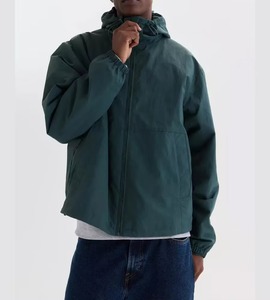 Chaqueta Acolchada Negra con Capucha para Hombre, Cortavientos, Cierre de Cremallera, Estilo Casual para Otoño, Corte Regular, Relleno de Poliéster, Exterior de Nailon - Product Image 2