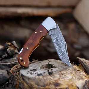 Couteau pliant artisanal professionnel en acier Damas, de qualité industrielle, pour le camping en extérieur, avec étui. - Product Image 6