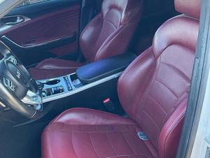 Sedán Estilo Coupé Deportivo 2022, Versión Interior Premium - Product Image 4