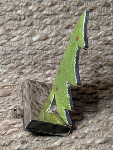 Soporte para Calcetines Navideños de Metal Plateado Vintage con Árbol de Navidad Verde, Decoración Festiva, Calcetines de Fieltro de 7 Pulgadas - Product Image 4