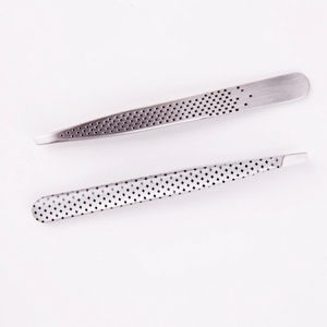 MAHFOOZ INSTRUMENTS Pince à épiler argentée pour sourcils, lot de 2 pinces à épiler obliques en acier inoxydable de haute qualité pour les poils du visage, outils de maquillage - Product Image 1