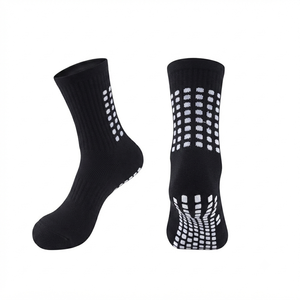 Vente directe usine OEM – Prix bas de gros – Chaussettes de Pilates antidérapantes personnalisées avec logo brodé et grip, de haute qualité et mignonnes - Product Image 2