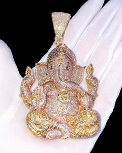 Pendentif pour homme en moissanite, design unique et tendance, coupe ronde, serti griffes, plaqué or rose, argent sterling 925 - Product Image 4