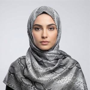 Écharpe Hijab Longue et Douce en Tissu Lin à Franges et Pompons, Imprimé Serpent Scintillant, Couleur Personnalisée, Paillettes, Qualité Premium pour Femme - Product Image 1