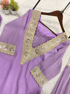 Conjunto de Salwar Kameez de Seda Rosa Bordado hasta el Suelo con Trabajo de Espejos Reales para Bodas y Reuniones Familiares - Product Image 5