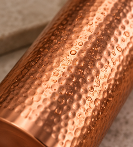 Ensemble cadeau de bouteille d'eau en cuivre martelé de qualité supérieure et de 2 gobelets dans un coffret cadeau de luxe pour les voyages, les mariages, les cadeaux d'affaires et les cadeaux promotionnels - Product Image 6