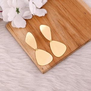 Pendientes Clásicos de Latón Chapado en Oro Amarillo, Pendientes de Diseño Hechos a Mano de Latón Chapado en Oro de Alta Calidad, Regalo de Cumpleaños - Product Image 3