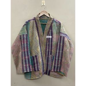 Chaqueta Kimono Kantha de patchwork 100% algodón hecha a mano, manga larga, cuello chal, ecológica, para mujer. - Product Image 2