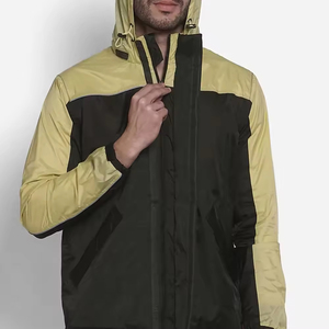 Veste de pluie sportive pour homme avec fermeture éclair, panneaux ventilés et tissu doux au toucher – Excellent choix de vêtement d'extérieur parmi les styles de vestes pour homme - Product Image 5