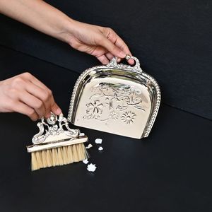 Stylish Metal Dust <b>Pan</b> For Efficient Sweeping And Dirt Pickup With Comfortable Grip And Decorative Vintage Look - Product Image 5