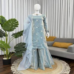 Ensemble Kurti et Palazzo en soie VASTRA COTTAGE avec dupatta brodée de sequins, entièrement cousu, tenue de fête, tenue ethnique festive - Product Image 1