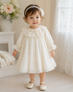 Robe élégante en dentelle blanche pour bébé fille avec col festonné |   Robe de baptême et de fête pour petite fille - Product Image 1