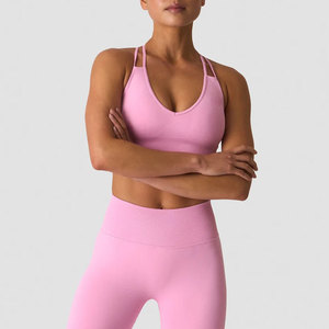Venta al por mayor de fábrica: Sujetador deportivo de mujer con tiras cruzadas en la espalda, material acanalado, cuello en V, ideal para entrenamiento, gran éxito de ventas para verano, ropa deportiva activa. - Product Image 1