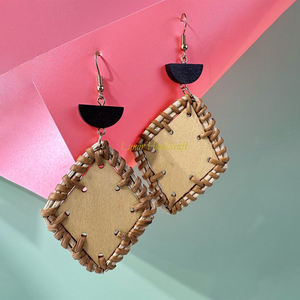 Boucles d'oreilles de mode nouveau style vintage en gros Matériau en rotin naturel fabriqué au Vietnam - Product Image 2