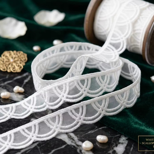Offre Spéciale – Dentelle en Organza Blanc Premium avec Bordure en Nylon Effet Verre – Broderie Arche Festonnée pour Couture, Artisanat et Décoration Nuptiale - Product Image 1